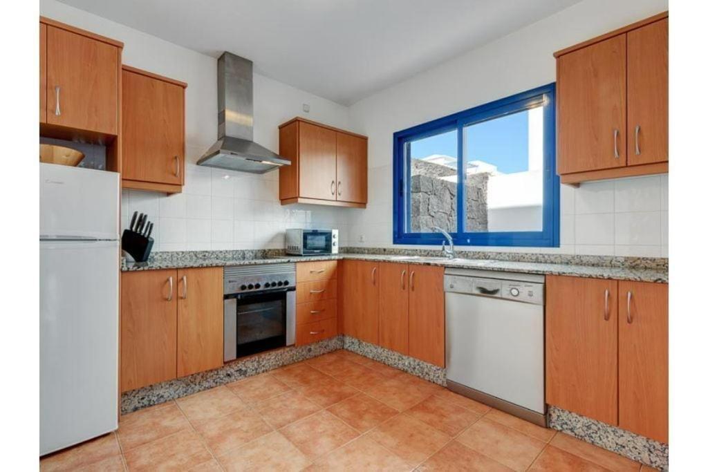 Villa Optimist Rubicon Piscina Climatizable, Frente Al Mar Плая Бланка Екстериор снимка
